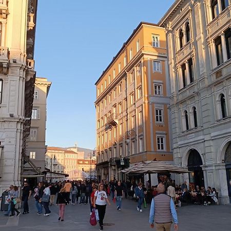 Casa Vacanze Trieste - Vista Piazza Unita Exterior photo
