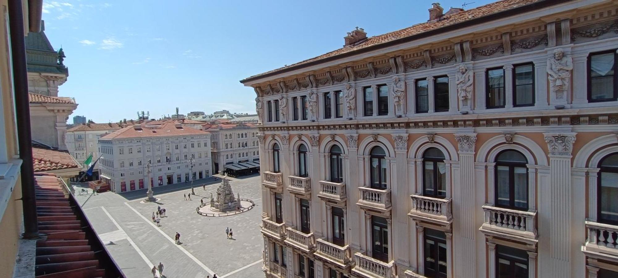 Casa Vacanze Trieste - Vista Piazza Unita Exterior photo