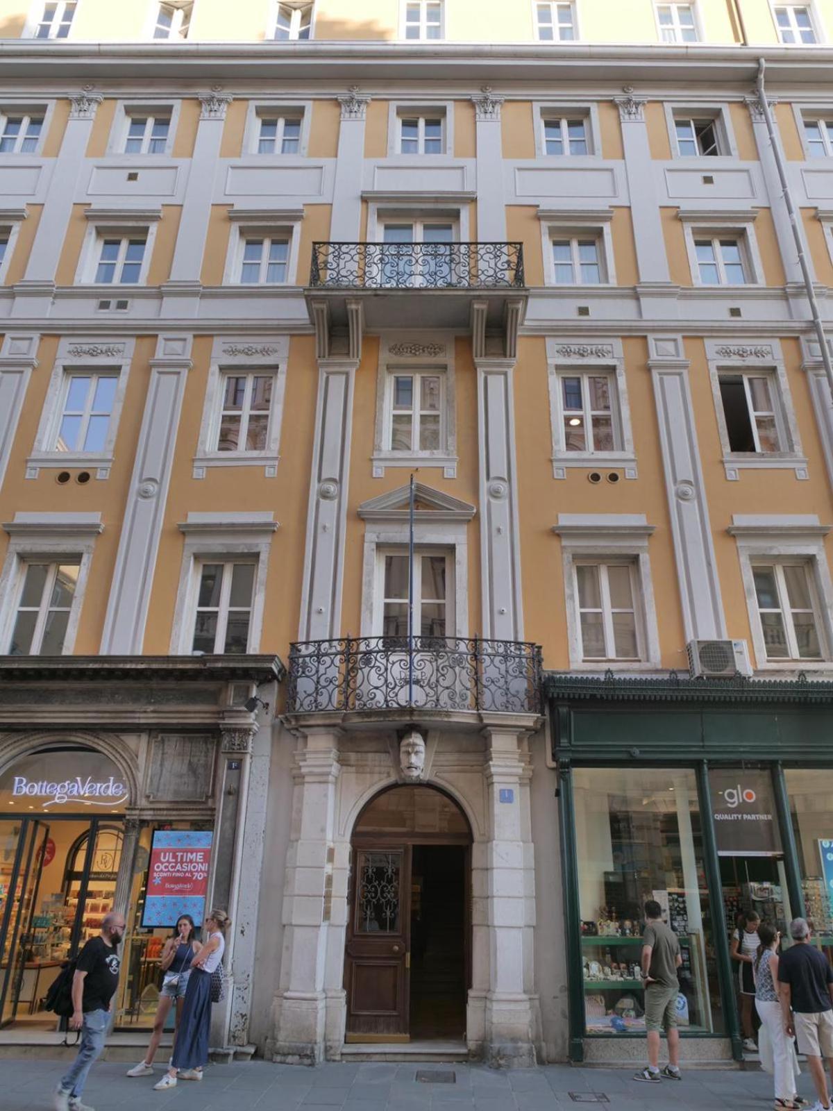 Casa Vacanze Trieste - Vista Piazza Unita Exterior photo