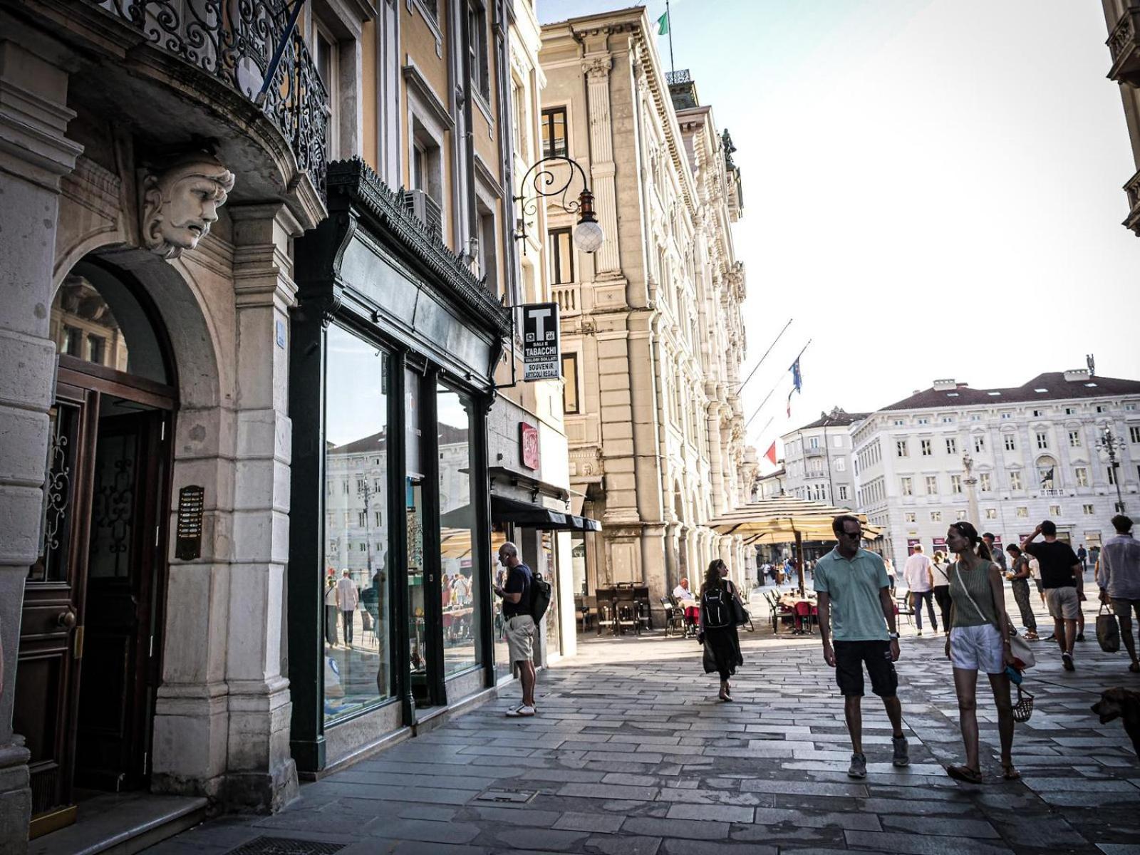 Casa Vacanze Trieste - Vista Piazza Unita Exterior photo