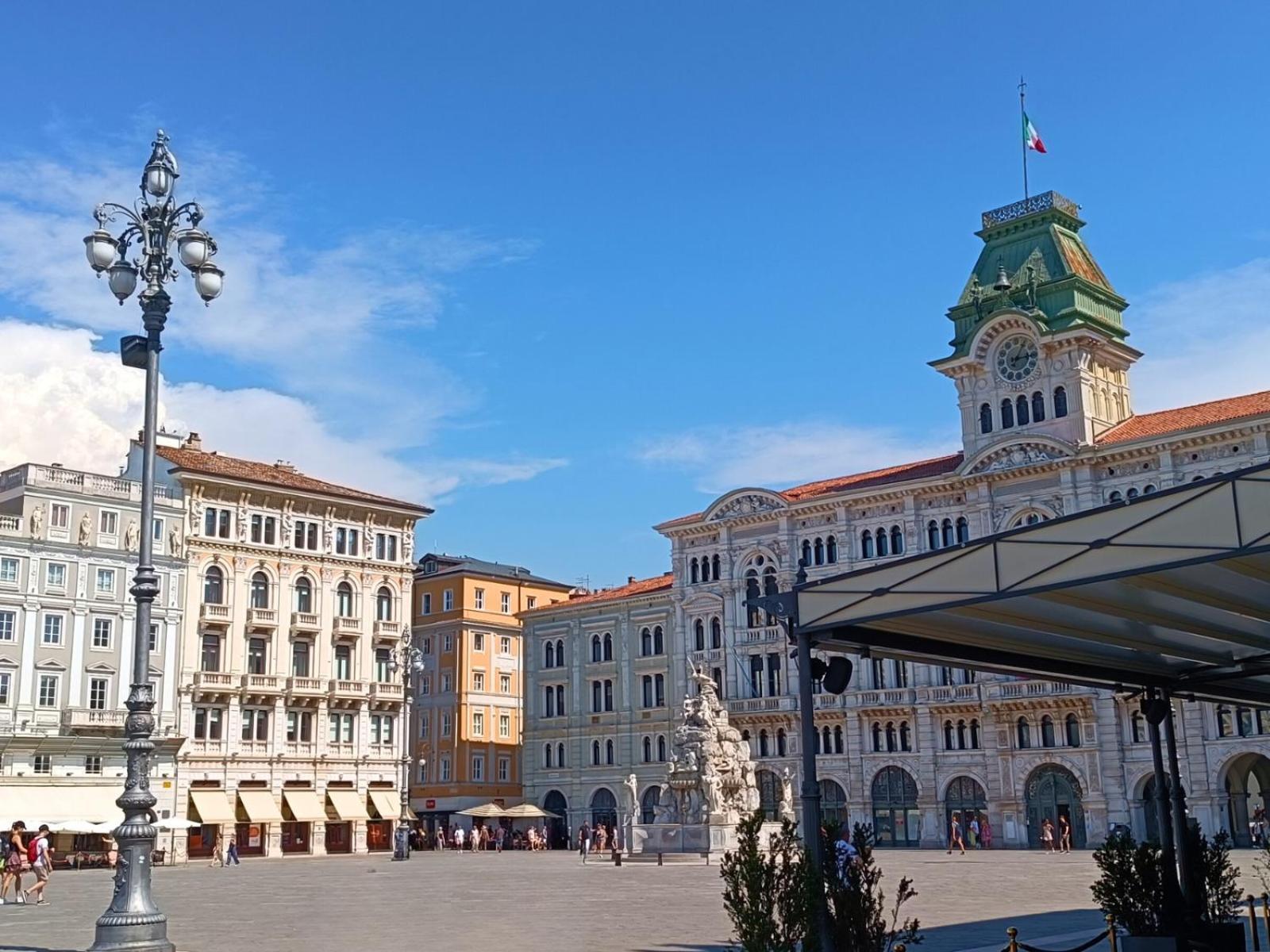 Casa Vacanze Trieste - Vista Piazza Unita Exterior photo